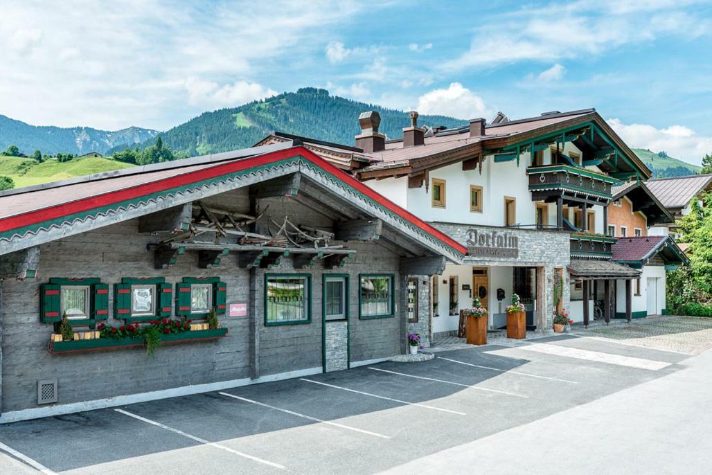 Pension Restaurant Dorfalm レオガング エクステリア 写真